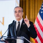 Presidente Luis Abinader advierte sobre riesgos que enfrentan sociedades democráticas cuando los ciudadanos ceden libertades a cambio de comodidad