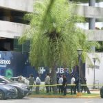 Hombre muere tras caer desde el cuarto piso de plaza Central