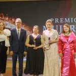 Jatnna Tavárez recibe reconocimiento a la trayectoria en Premio Mujeres que Inspiran